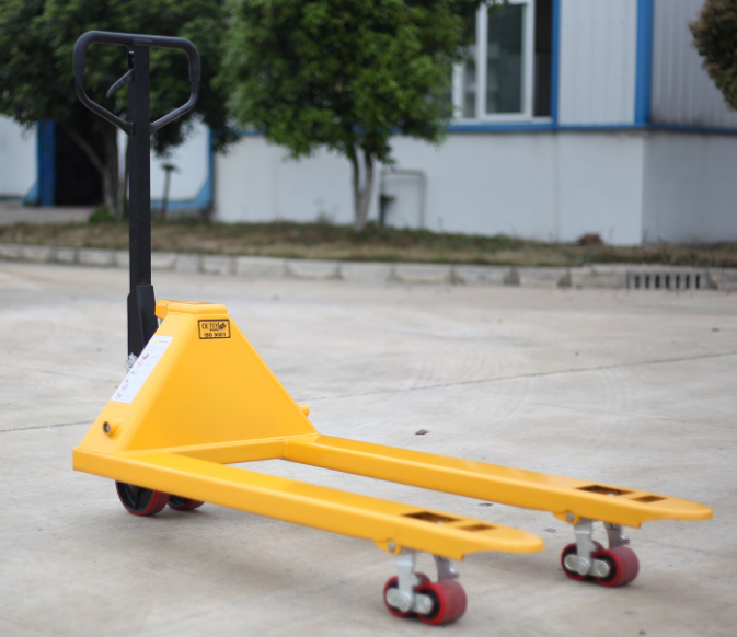 石家莊小區(qū)封控，手動叉車搬運生活用品緩解壓力